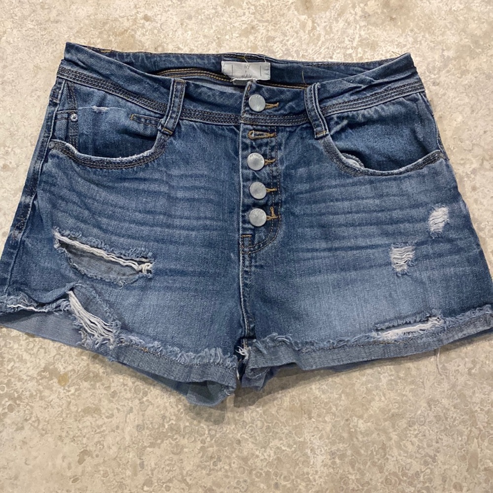 Ivy & Main short